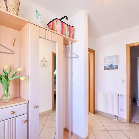 Apartment 87 3, Ahornweg 3 B *